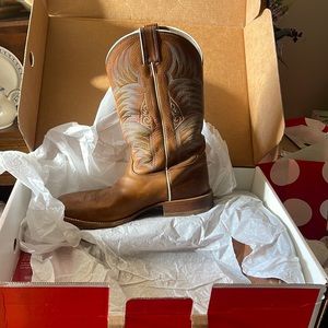 Fairly new Justin Boots